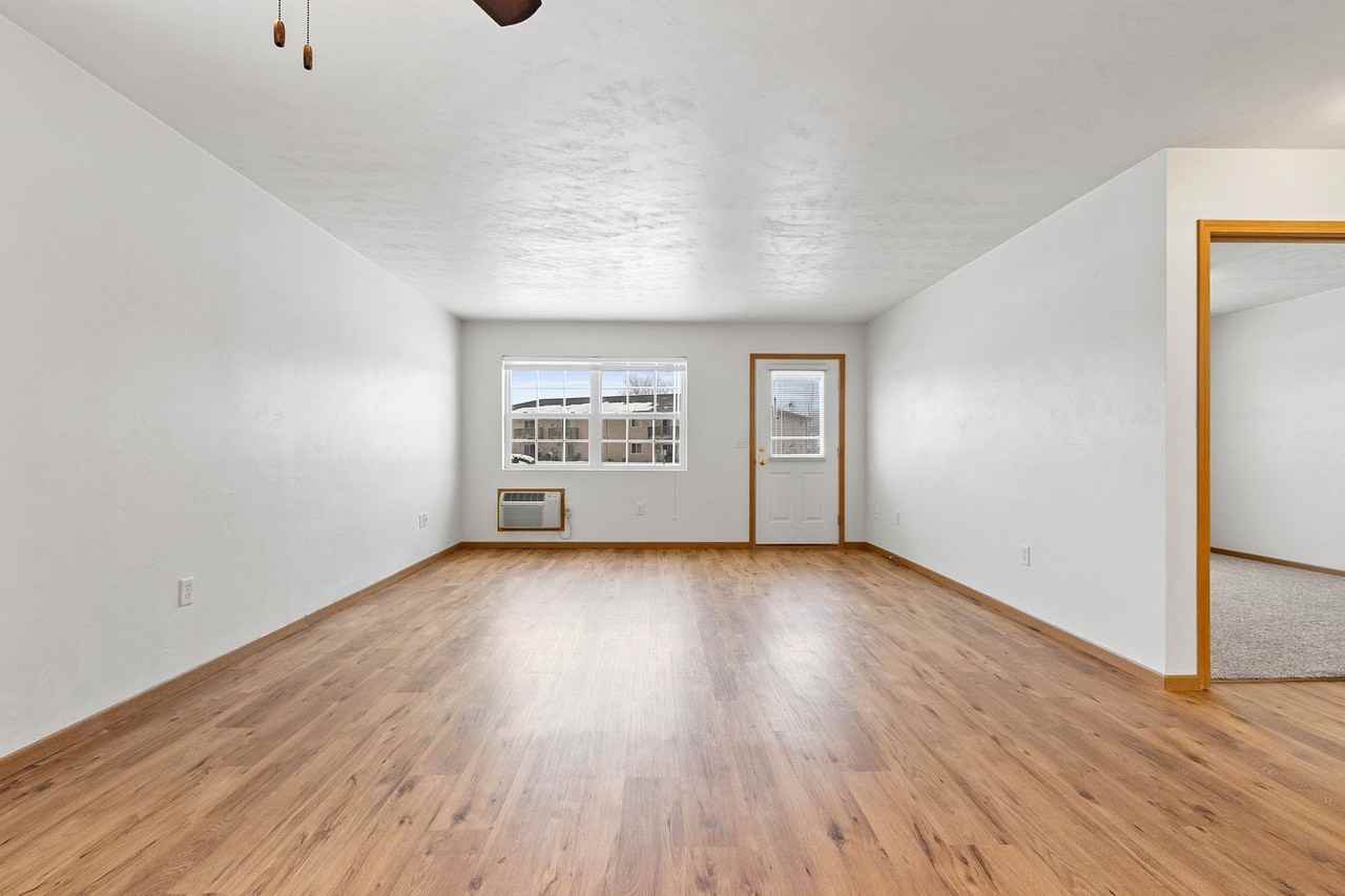 363 Meadowview Rd - Photo 7 of 26