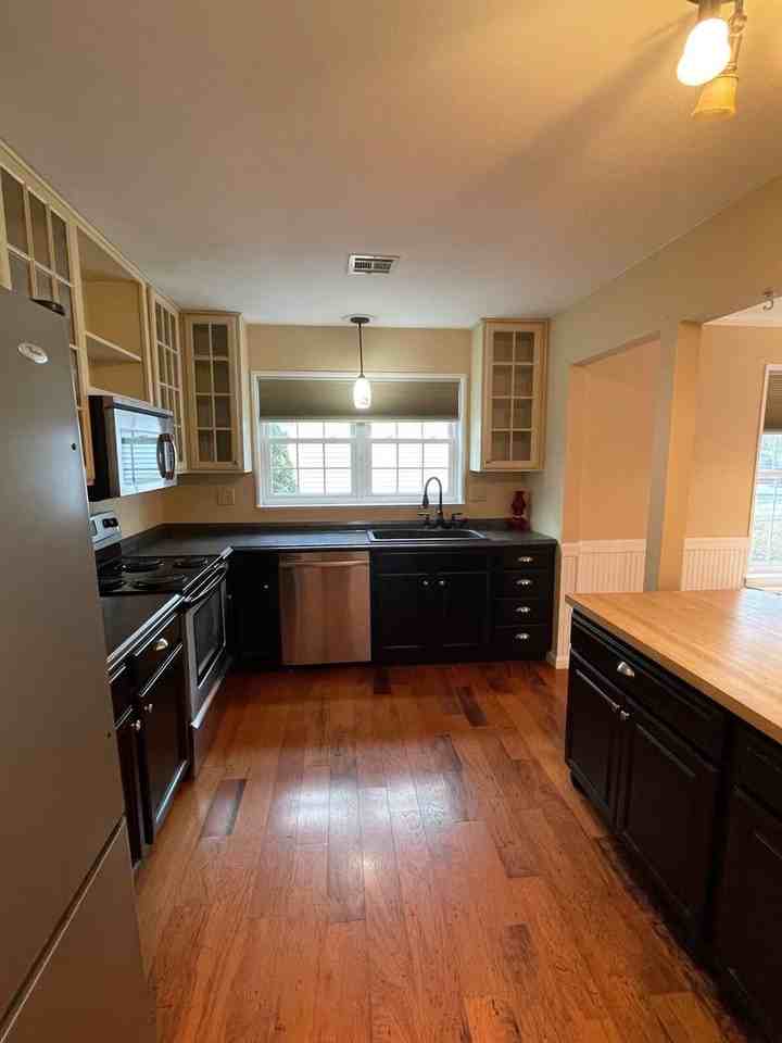 1943 Wexford Rd - Photo 2 of 12