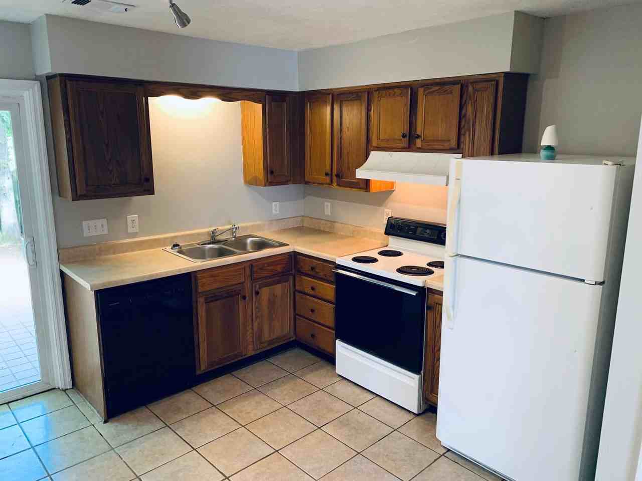 1100 Chinook Avenue - Photo 5 of 13