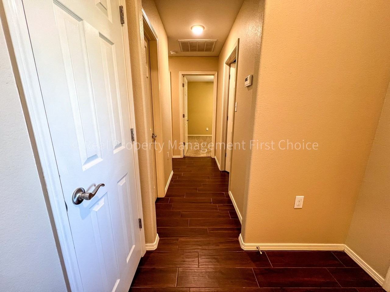 420 Ridge Point Dr - Photo 4 of 24