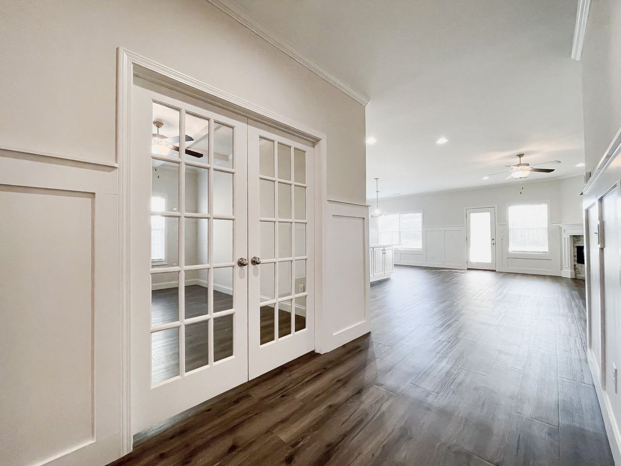 8010 Barton Dr - Photo 4 of 29