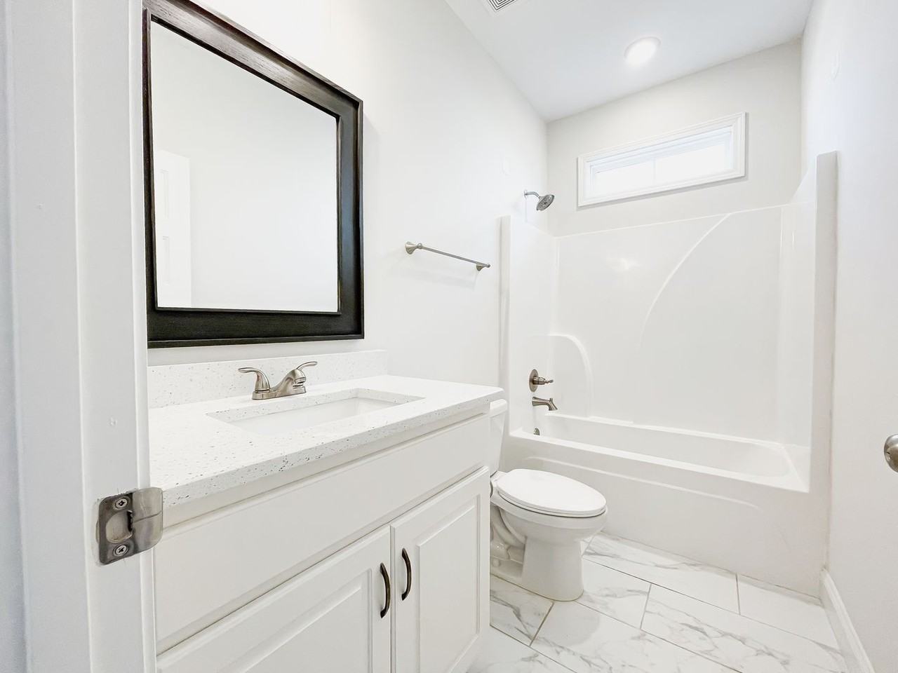 8010 Barton Dr - Photo 7 of 29