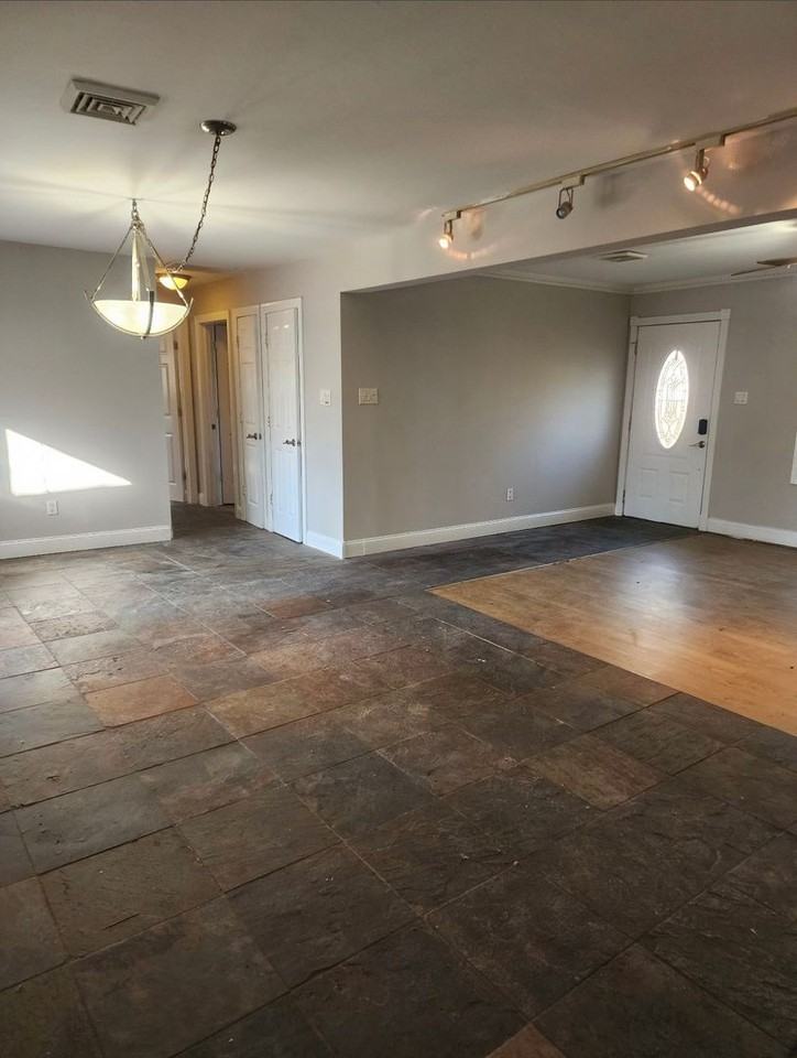 169 Daniels Ave - Photo 3 of 20