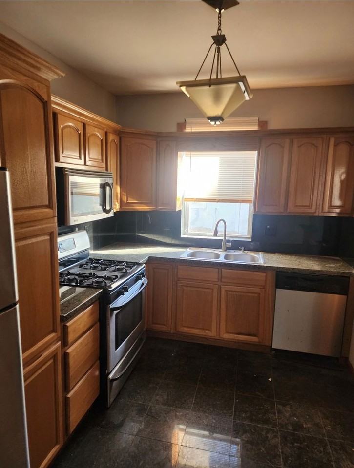 169 Daniels Ave - Photo 6 of 20