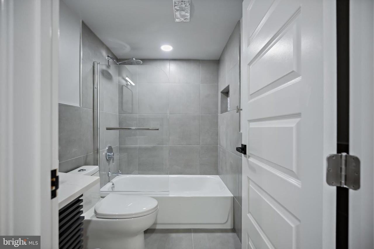 N Luzerne Ave - Photo 4 of 8