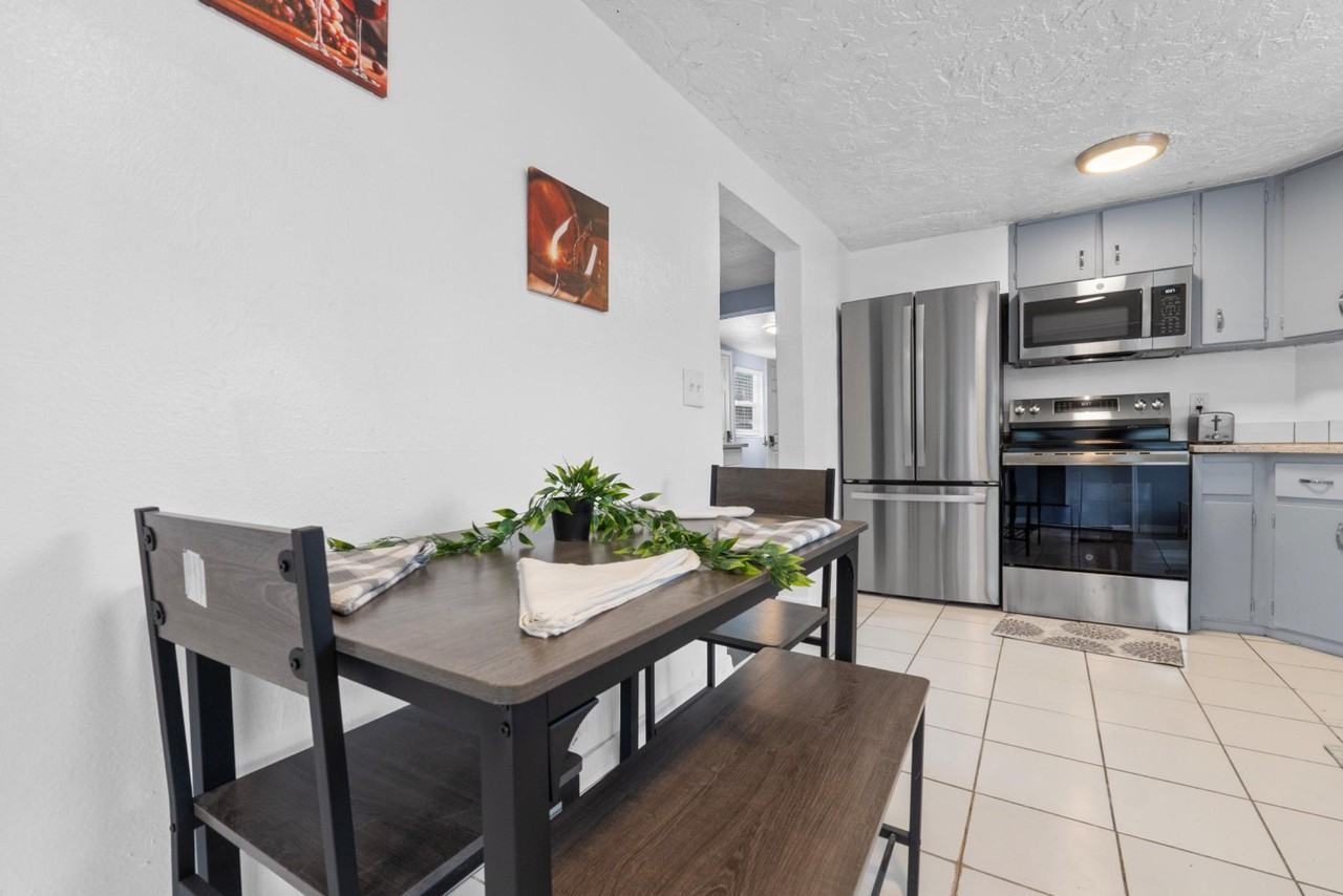 E Powhatan Ave - Photo 3 of 13