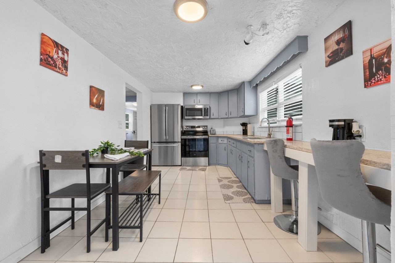 E Powhatan Ave - Photo 5 of 22