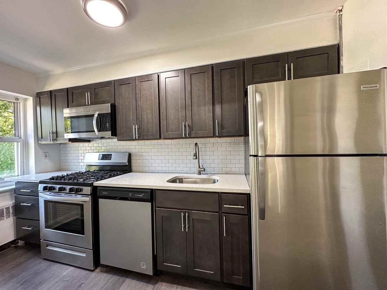 Congress Court - Photo 2 of 39