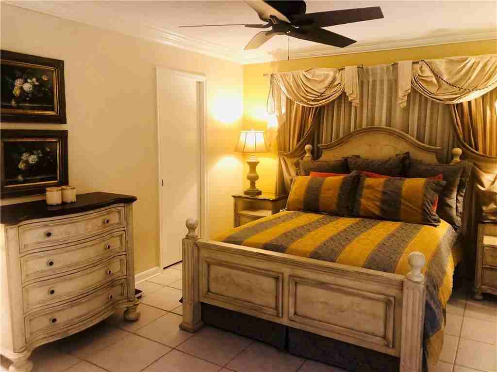 137 Farnham F - Photo 2 of 8