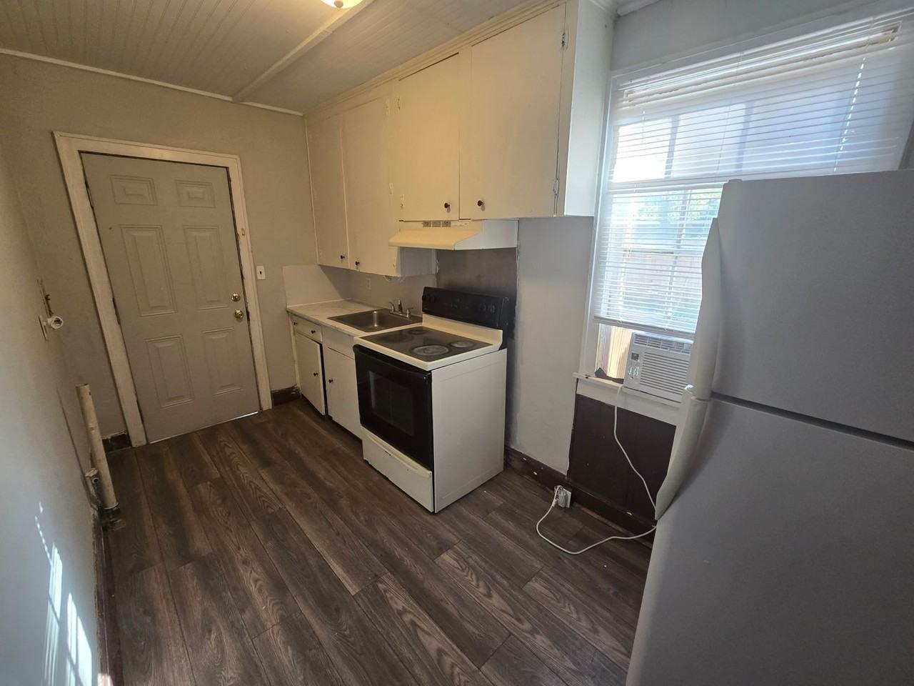 2320 Byrnes Dr - Photo 7 of 13