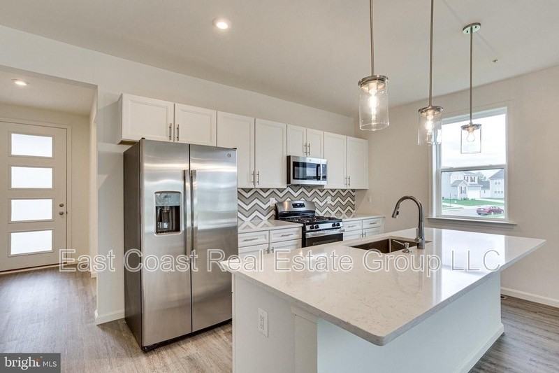 12602 Chambliss Dr - Photo 3 of 11