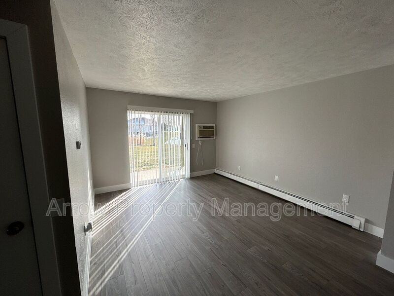 940 S 27th St #7 - Photo 3 of 9