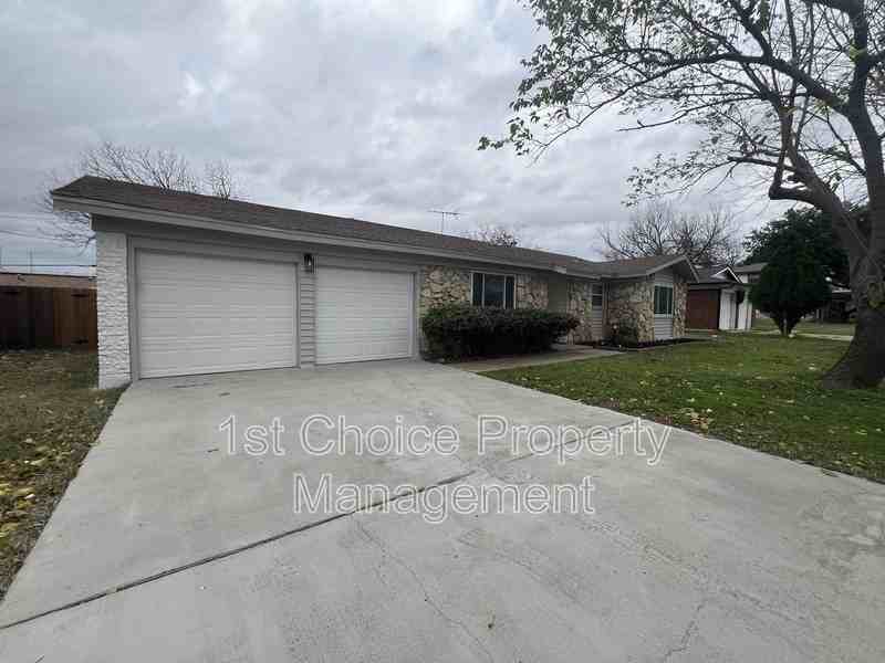 4705 Madella St - Photo 2 of 37