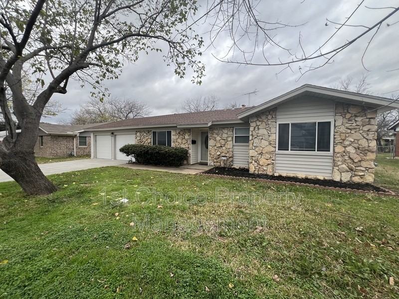 4705 Madella St - Photo 3 of 37