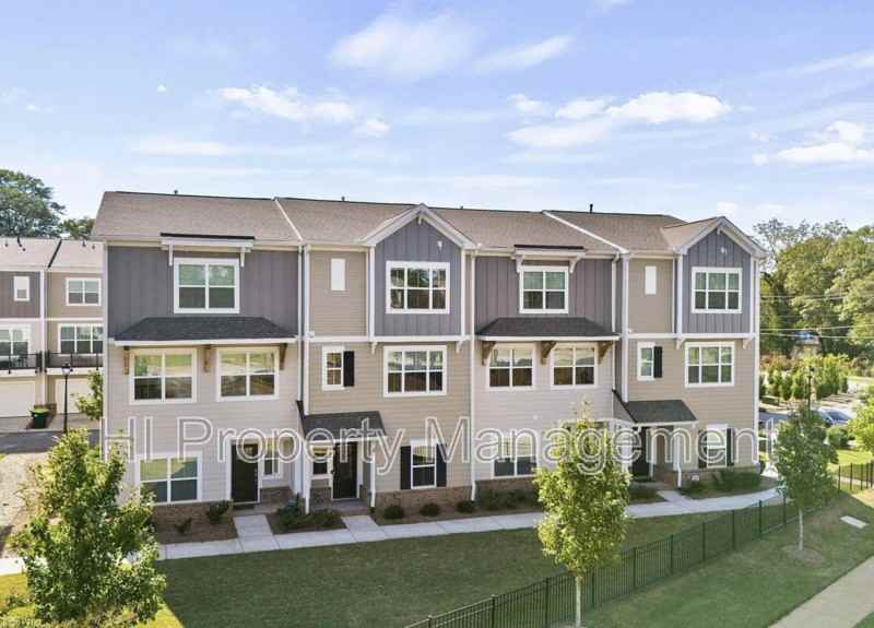 315 Pete Hollis Blvd - Photo 3 of 20