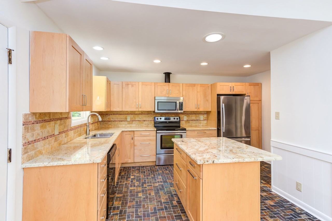 100 Aberdeen Ct - Photo 2 of 39