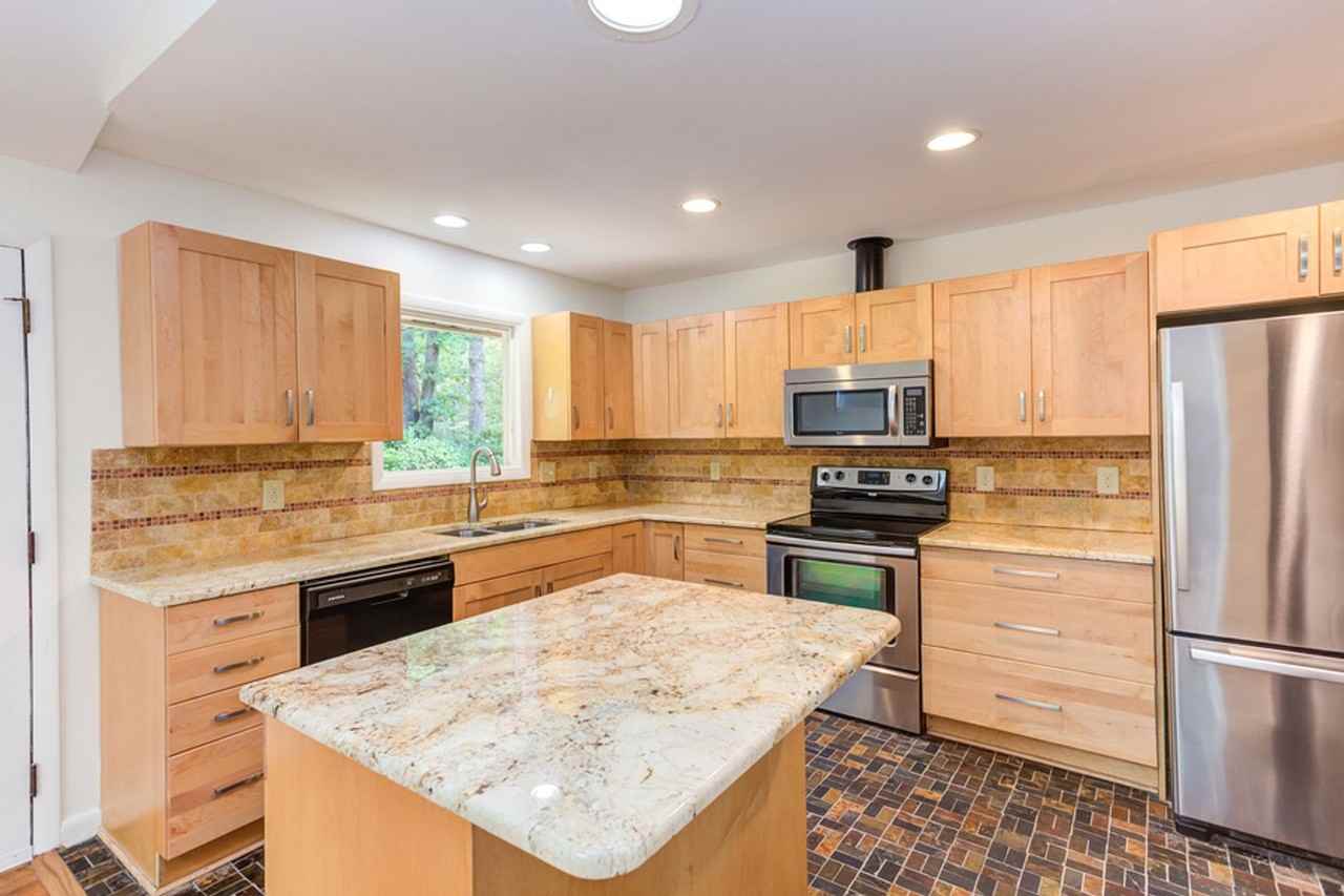 100 Aberdeen Ct - Photo 3 of 39