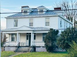 featured image of 130 8th St