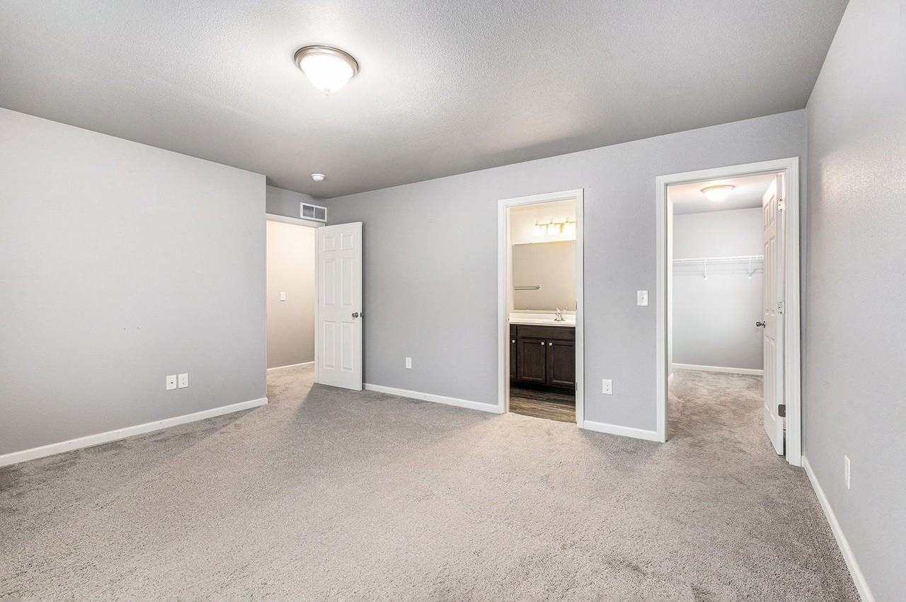 3411 Hidden Cove Ln - Photo 3 of 26
