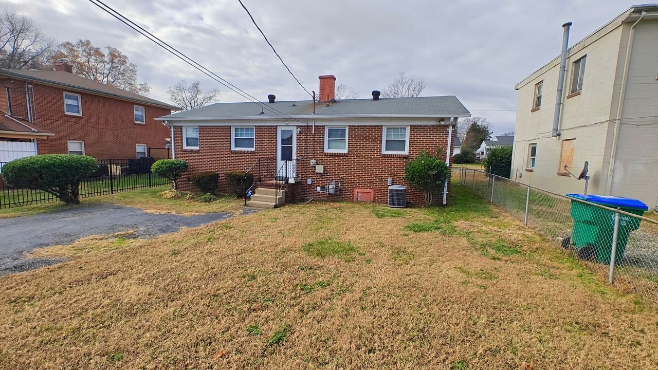 2523 Northumberland Ave - Photo 2 of 24