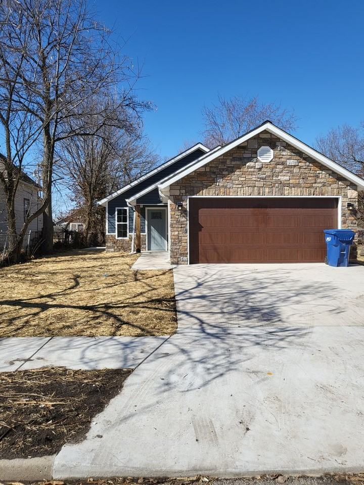 614 N Webb St - Photo 2 of 15