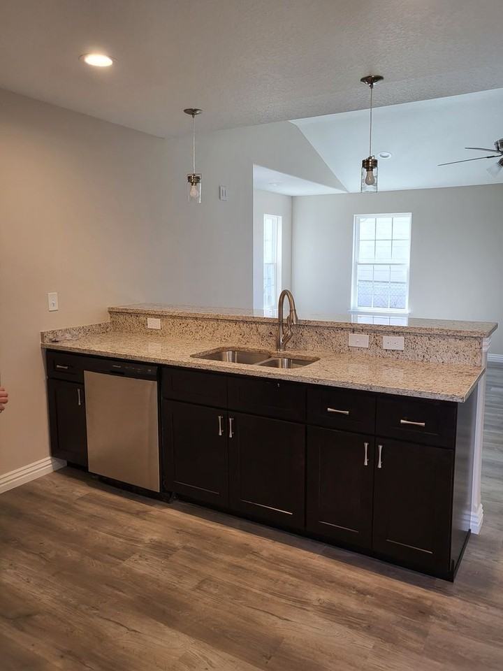 614 N Webb St - Photo 6 of 15