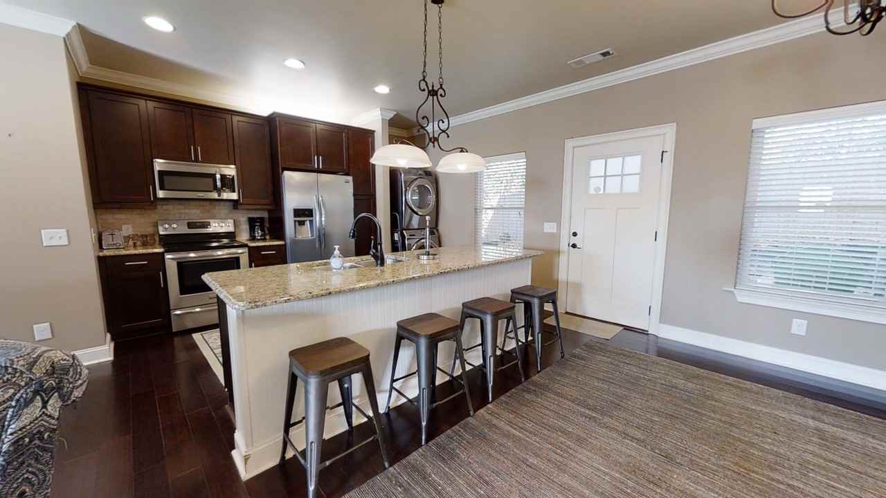 377 White Street - Photo 3 of 14