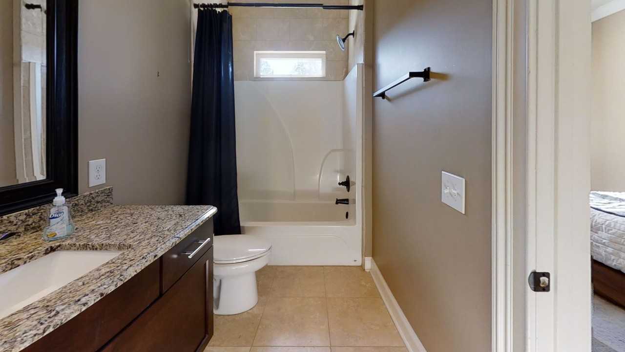 377 White Street - Photo 4 of 14