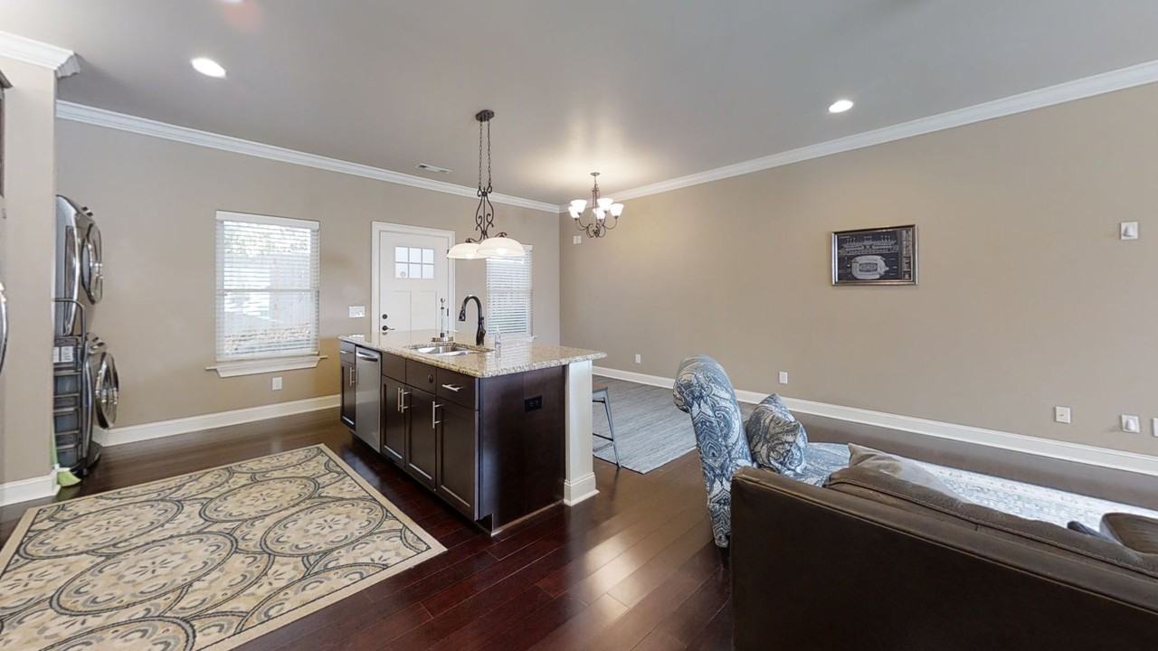 377 White Street - Photo 6 of 14