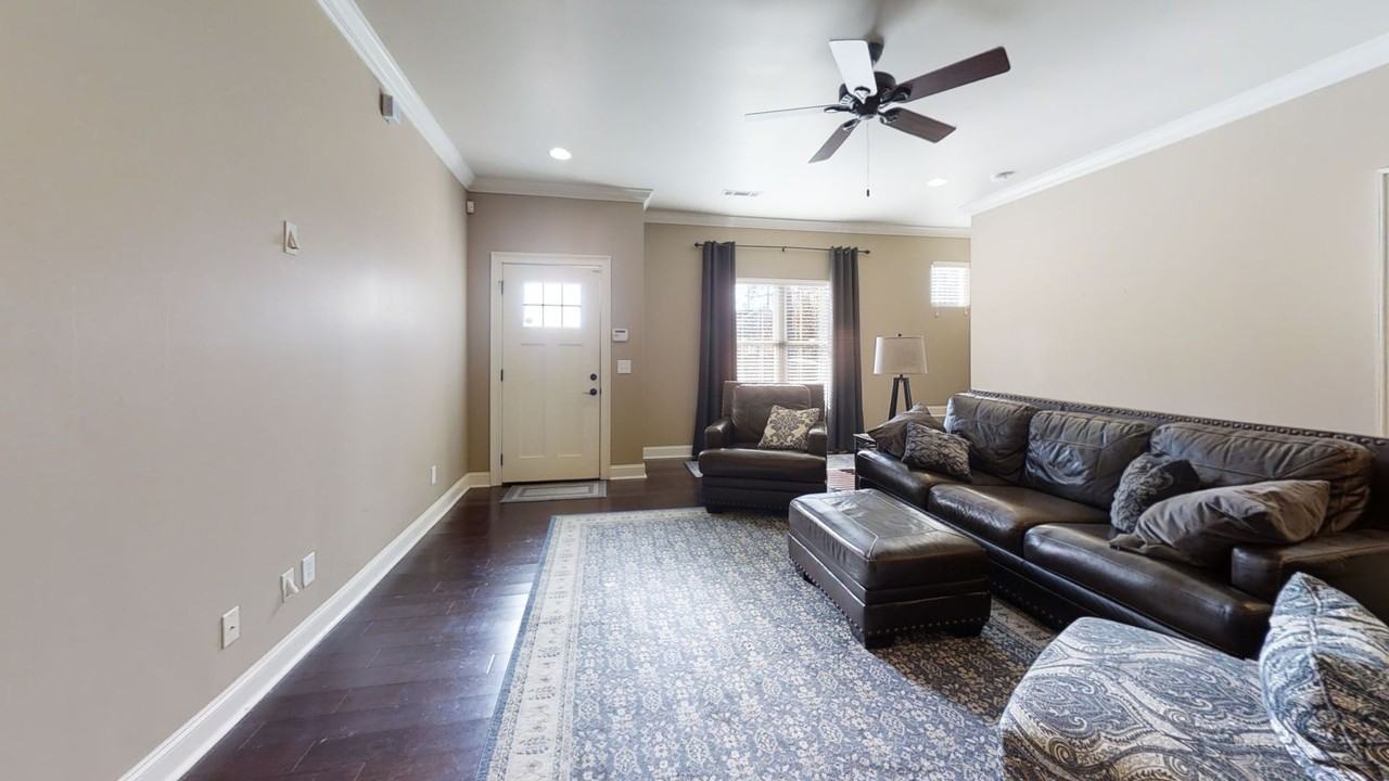 377 White Street - Photo 7 of 14