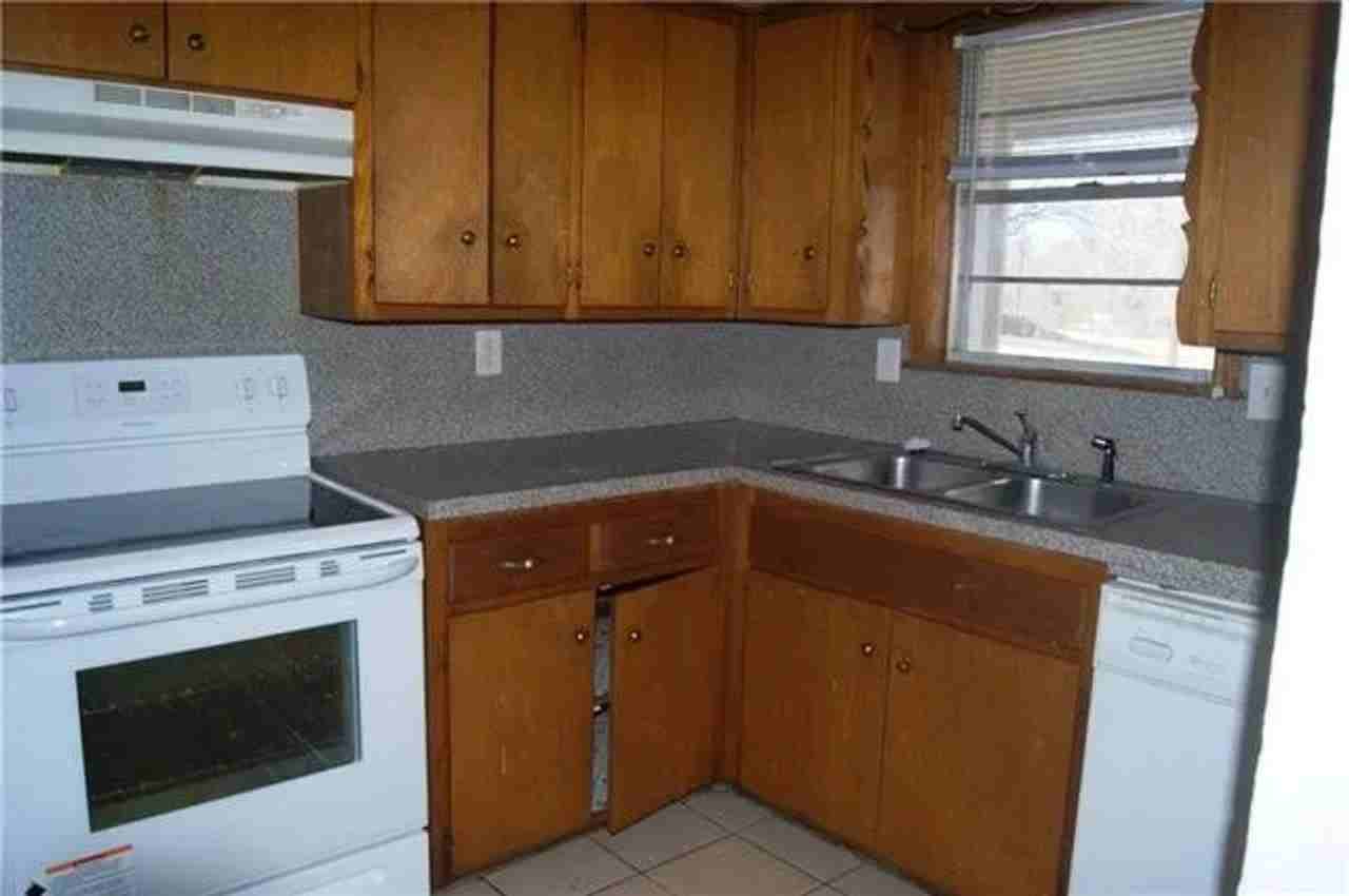 1528 W Elm St - Photo 3 of 12