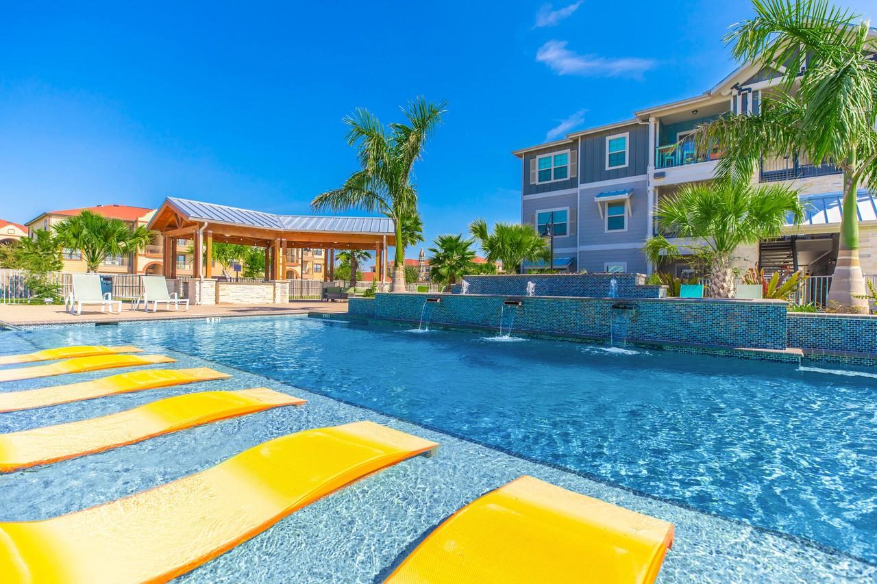 Royal Vista - Photo 6 of 27