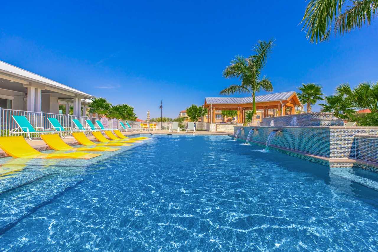 Royal Vista - Photo 7 of 27