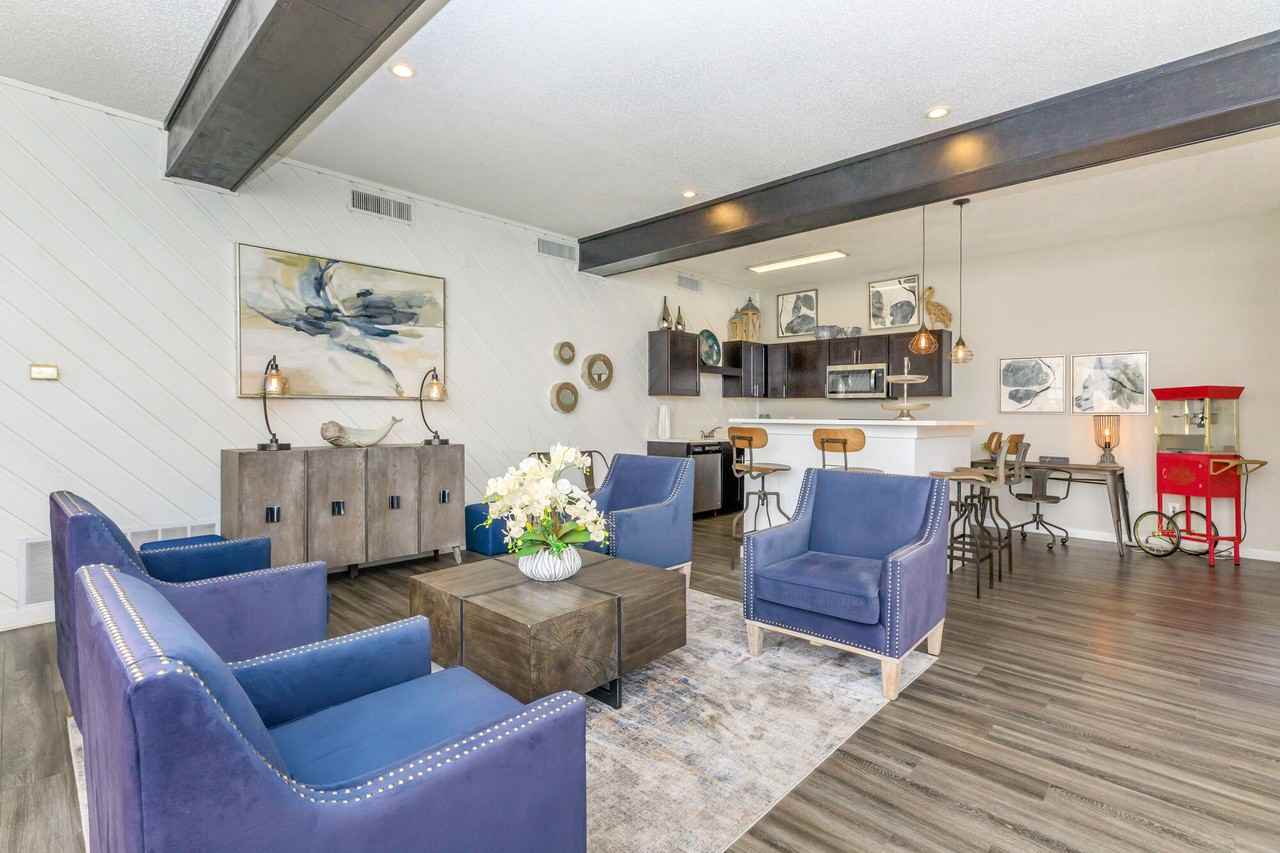 Shadow Bend Apartments - Photo 5 of 36