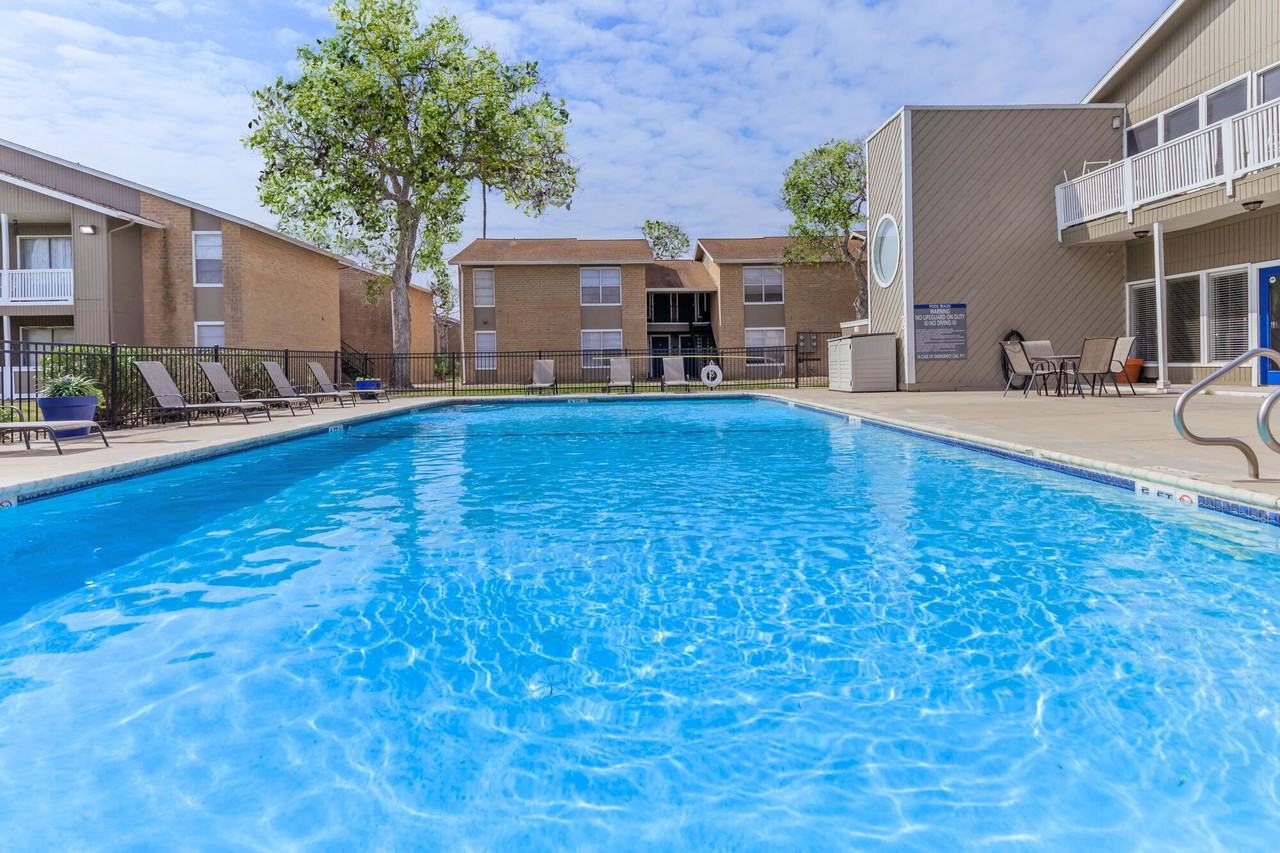 Shadow Bend Apartments - Photo 2 of 36