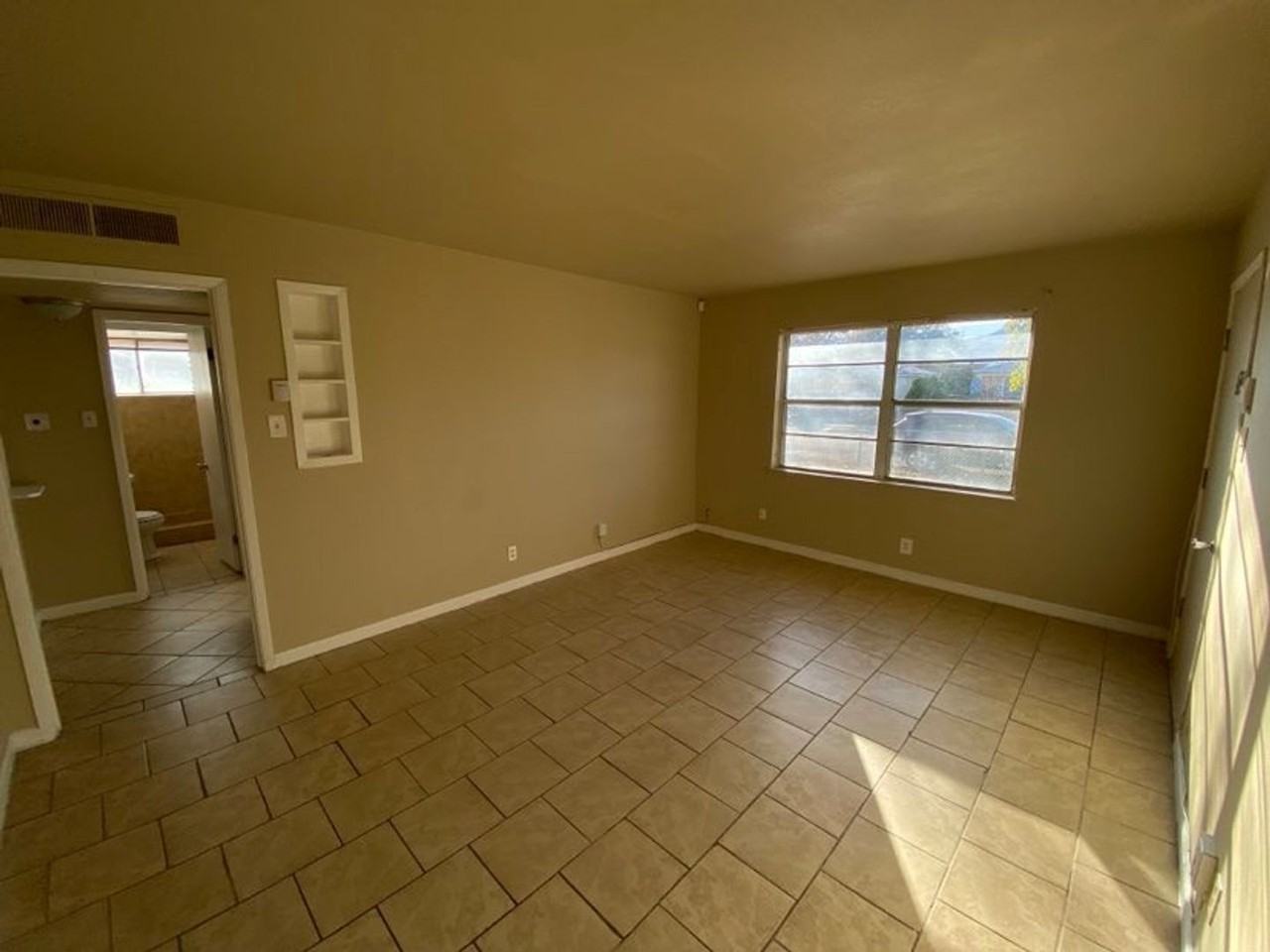 10072 Quebec St - Photo 6 of 9
