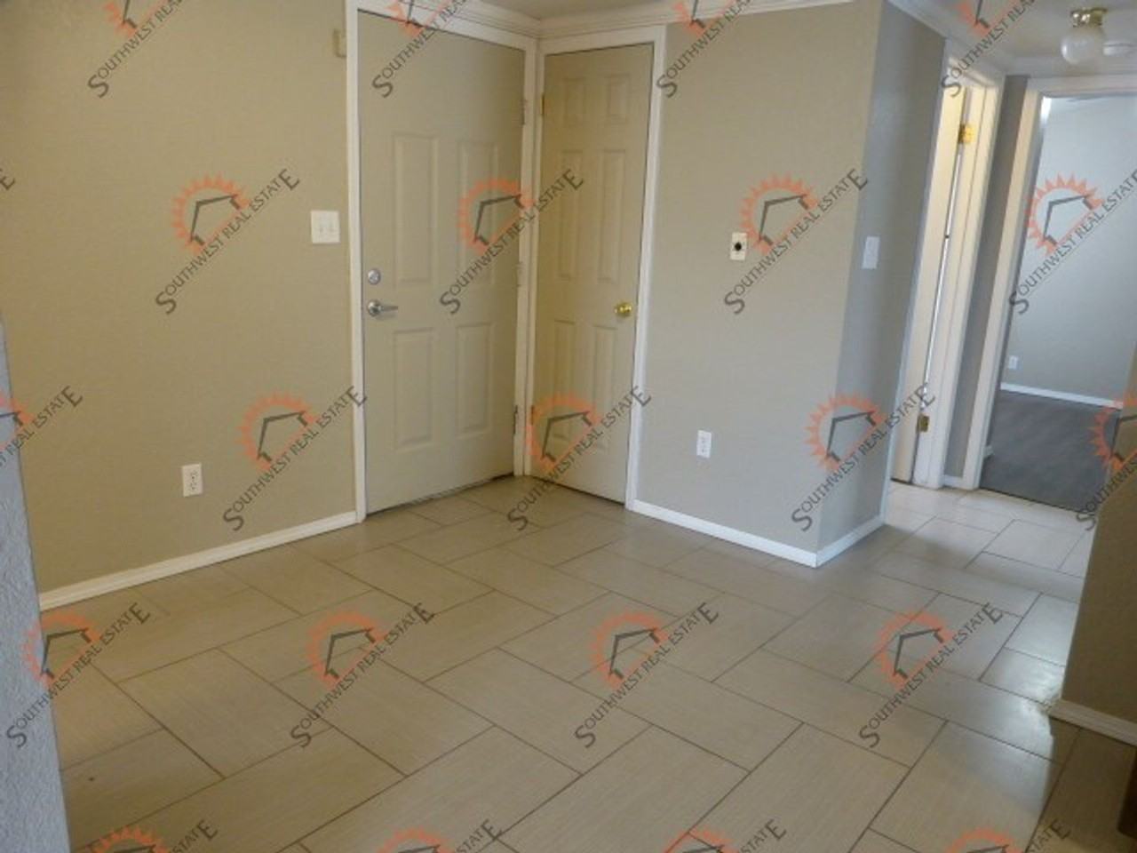 511 E 2nd St - Photo 4 of 11