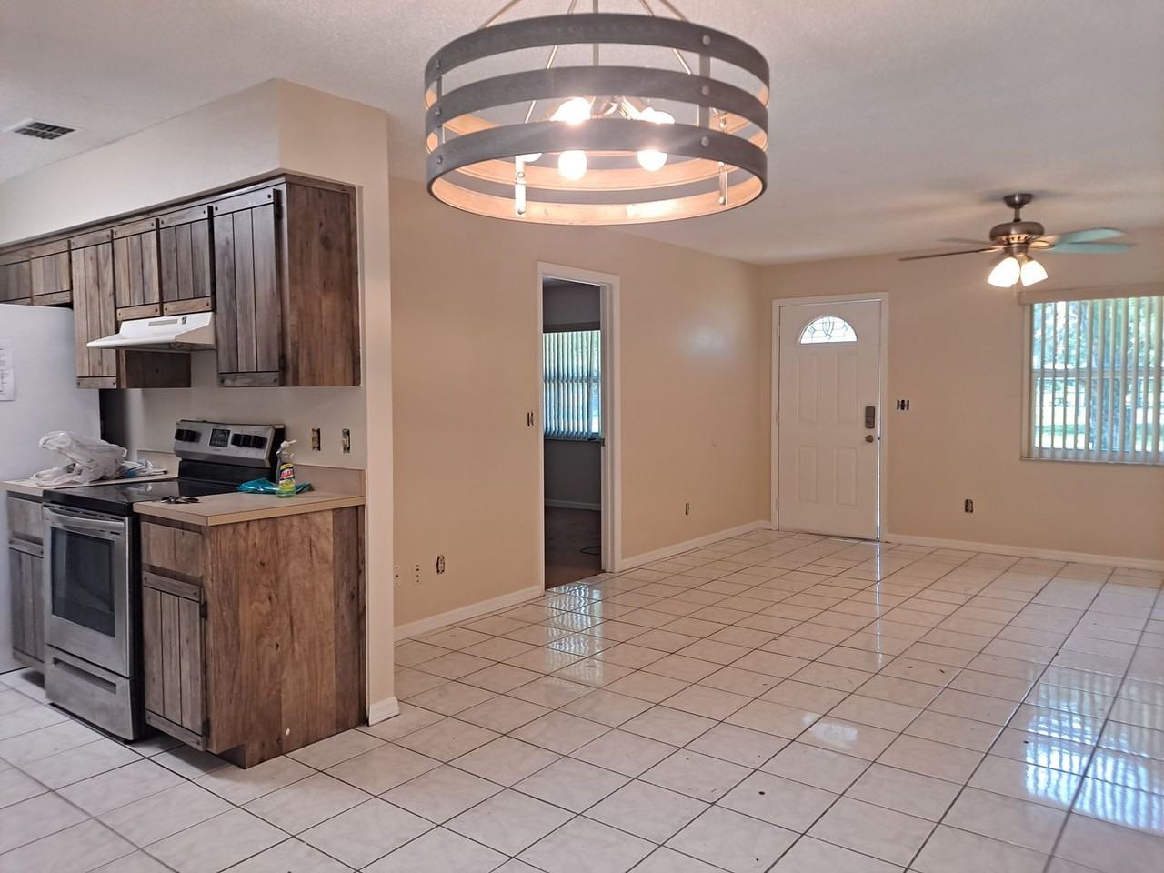 255 Wood Ave - Photo 3 of 17