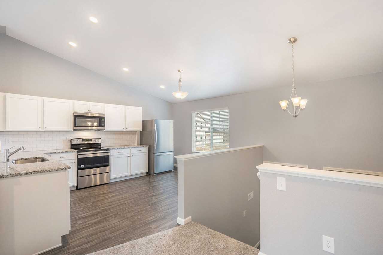 3107 Ivy Wood Cir - Photo 2 of 24