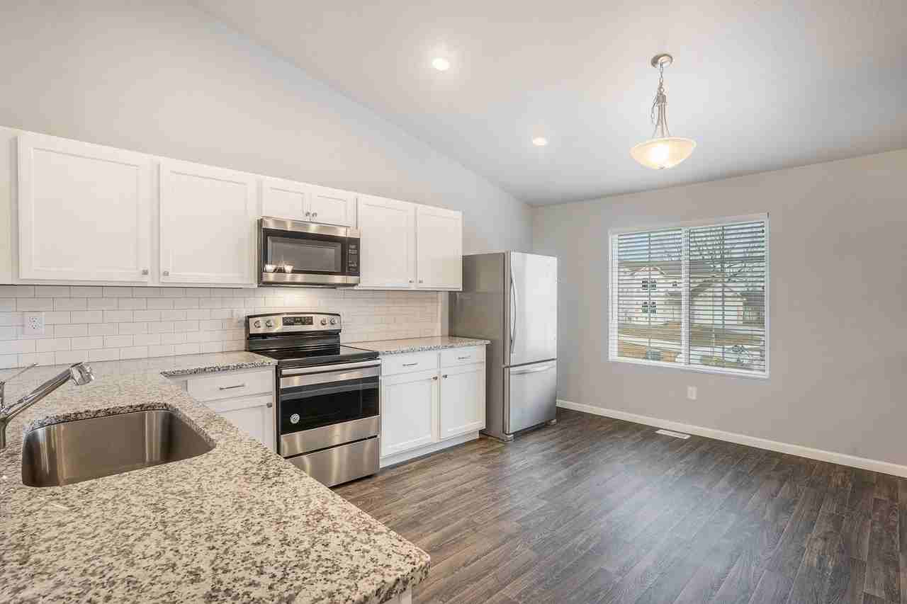 3107 Ivy Wood Cir - Photo 3 of 24
