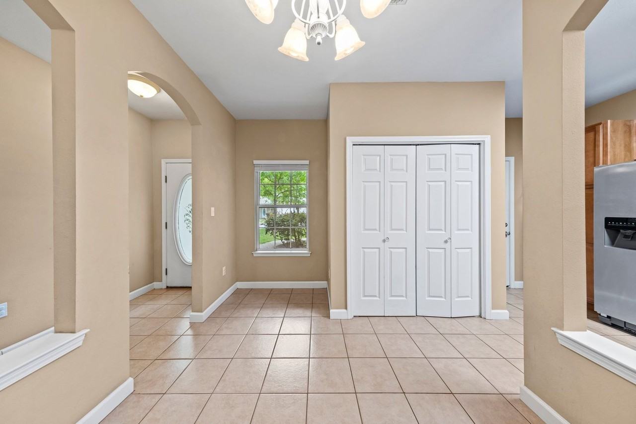 23 Trevor Dr - Photo 4 of 29