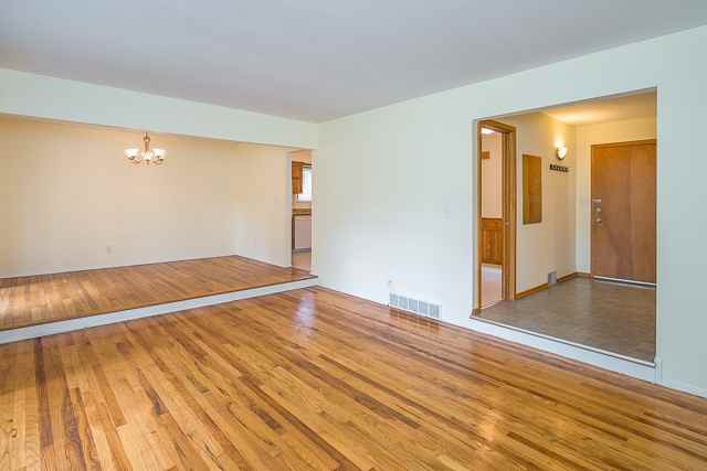 2087 Yorktown Dr - Photo 3 of 16