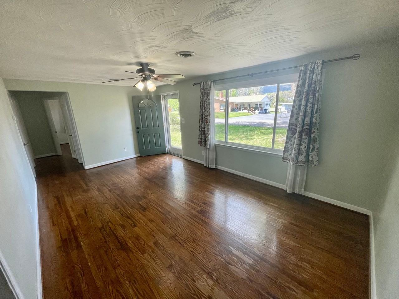 229 Sherry St - Photo 3 of 5