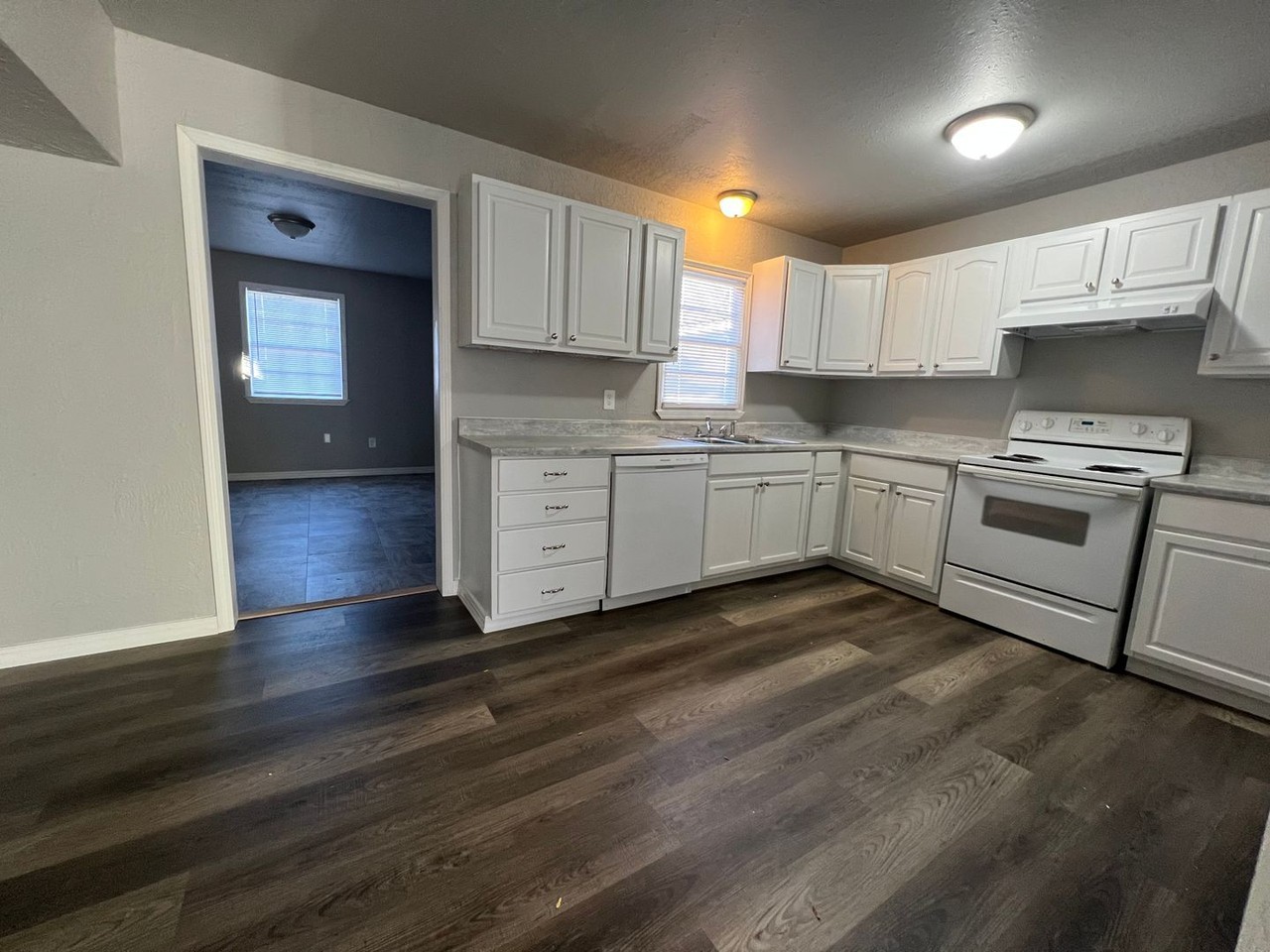 1403 Nw Lindy Ave - Photo 3 of 13