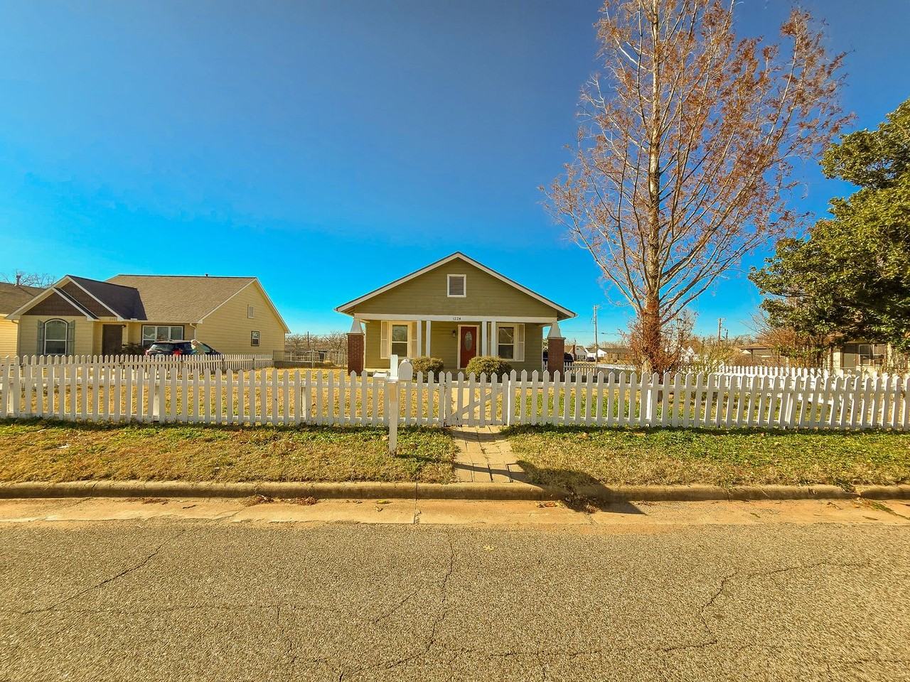 1224 N Market Ave - Photo 2 of 39
