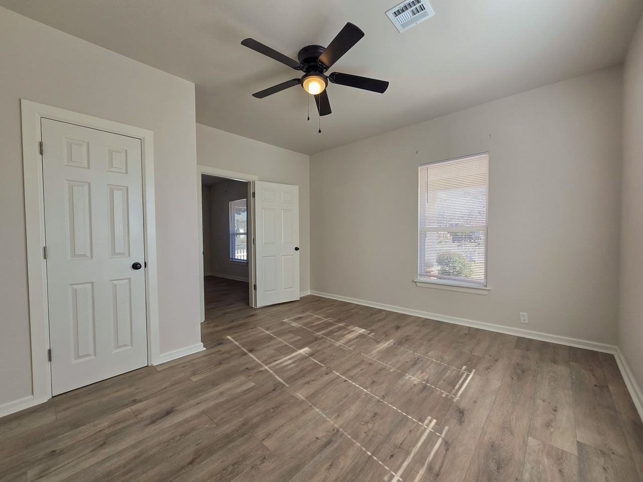 1224 N Market Ave - Photo 6 of 39