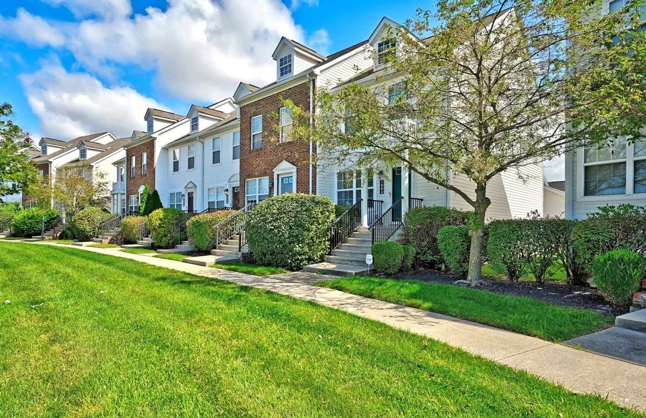 1004 Hartford Village Blvd - Photo 2 of 21