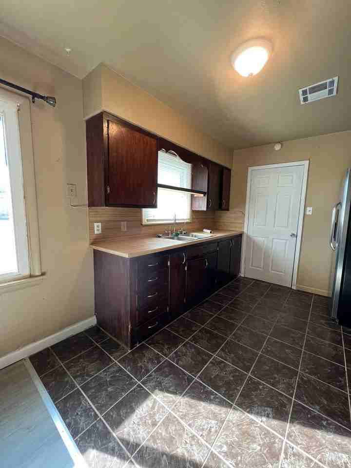 3818 Nw Bell Ave - Photo 4 of 13