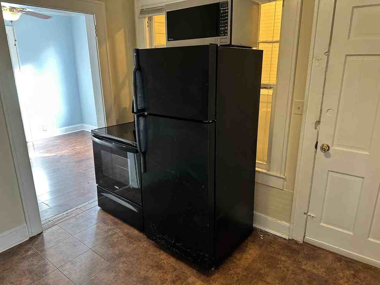 1220 Kennon St - Photo 4 of 8