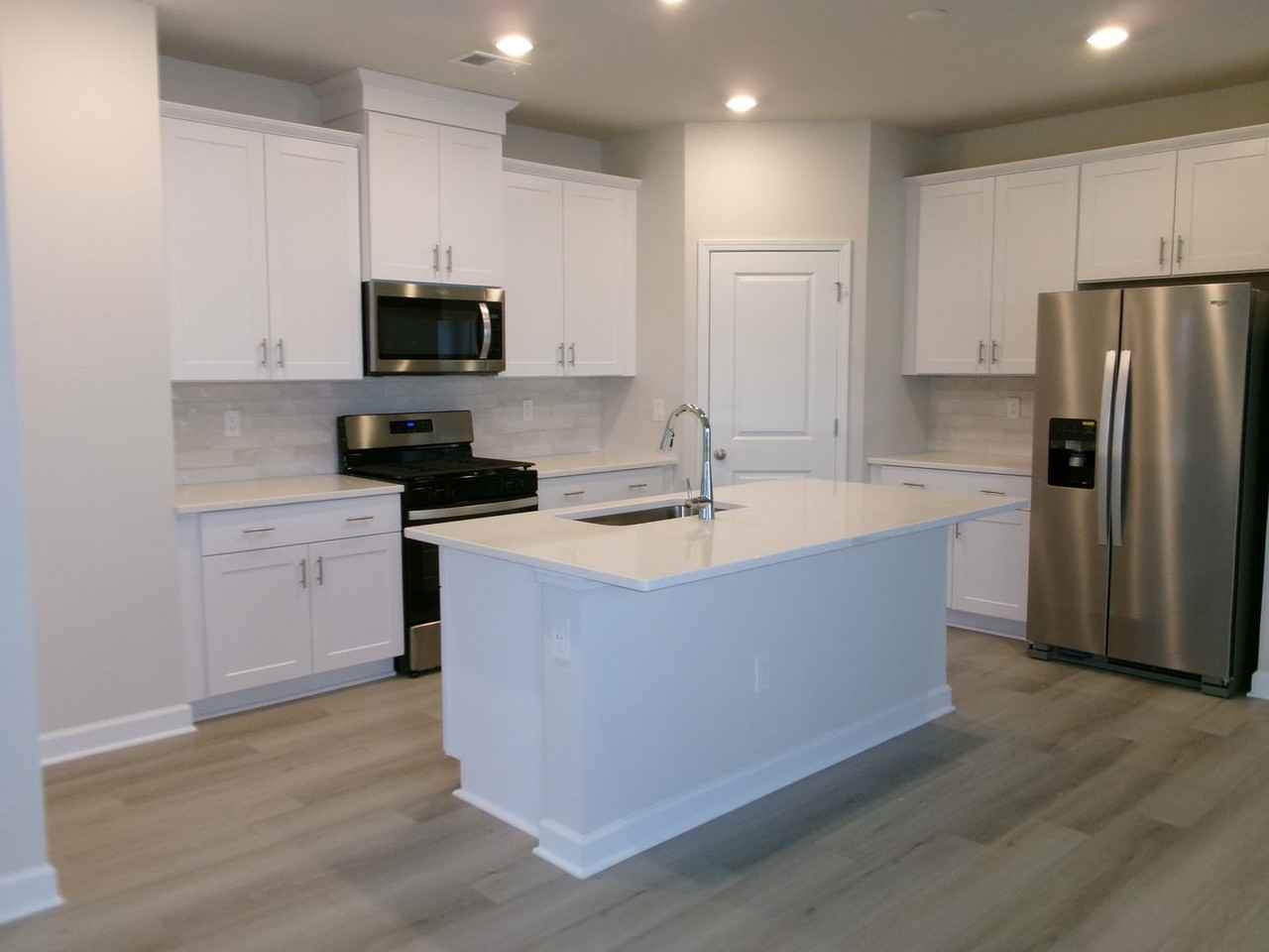 5039 Valley Falls St - Photo 5 of 20